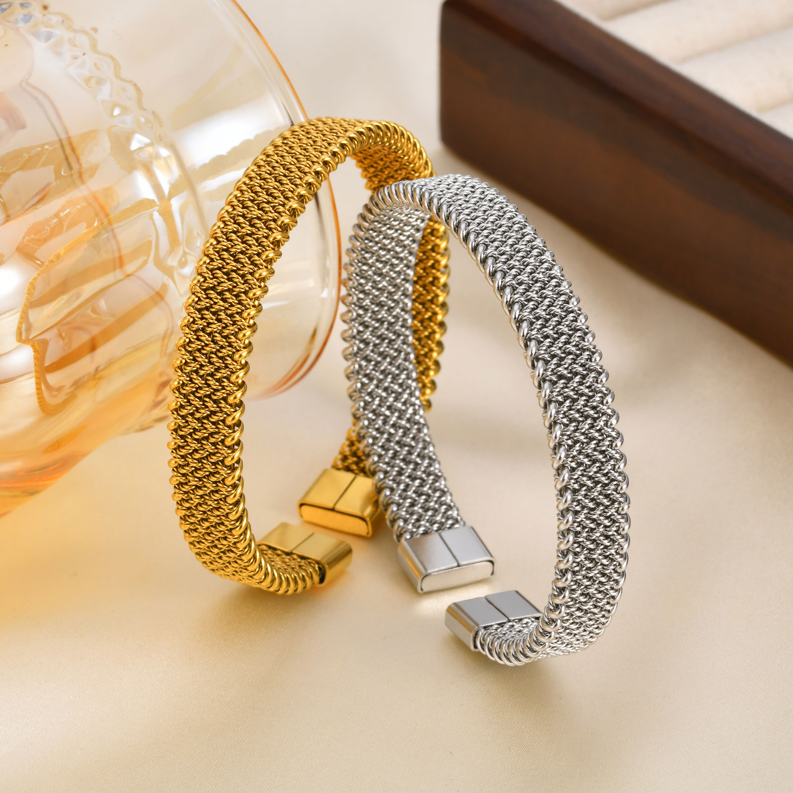 Mesh Strap Metal - Bracelet ouvert tressé à sangle extensible